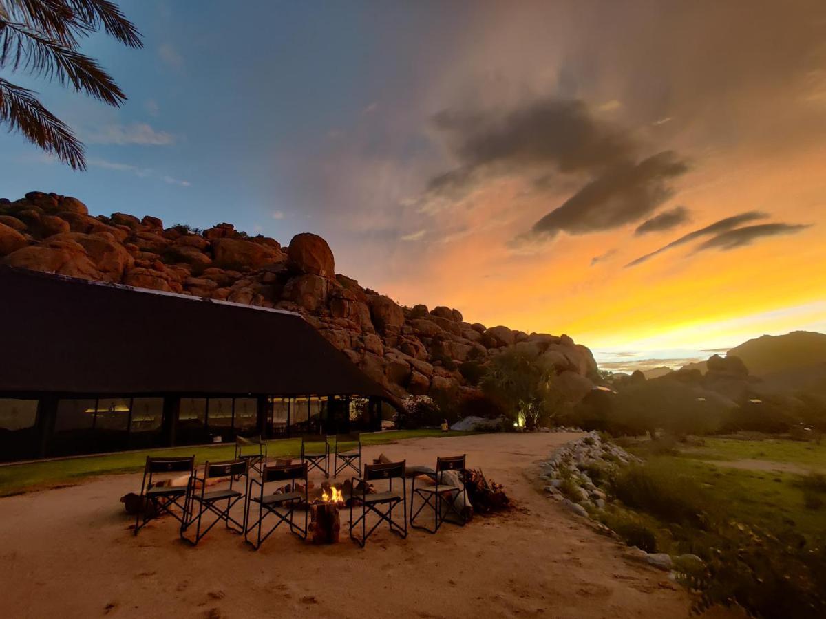Ai Aiba - The Rock Painting Lodge Omaruru Exterior photo