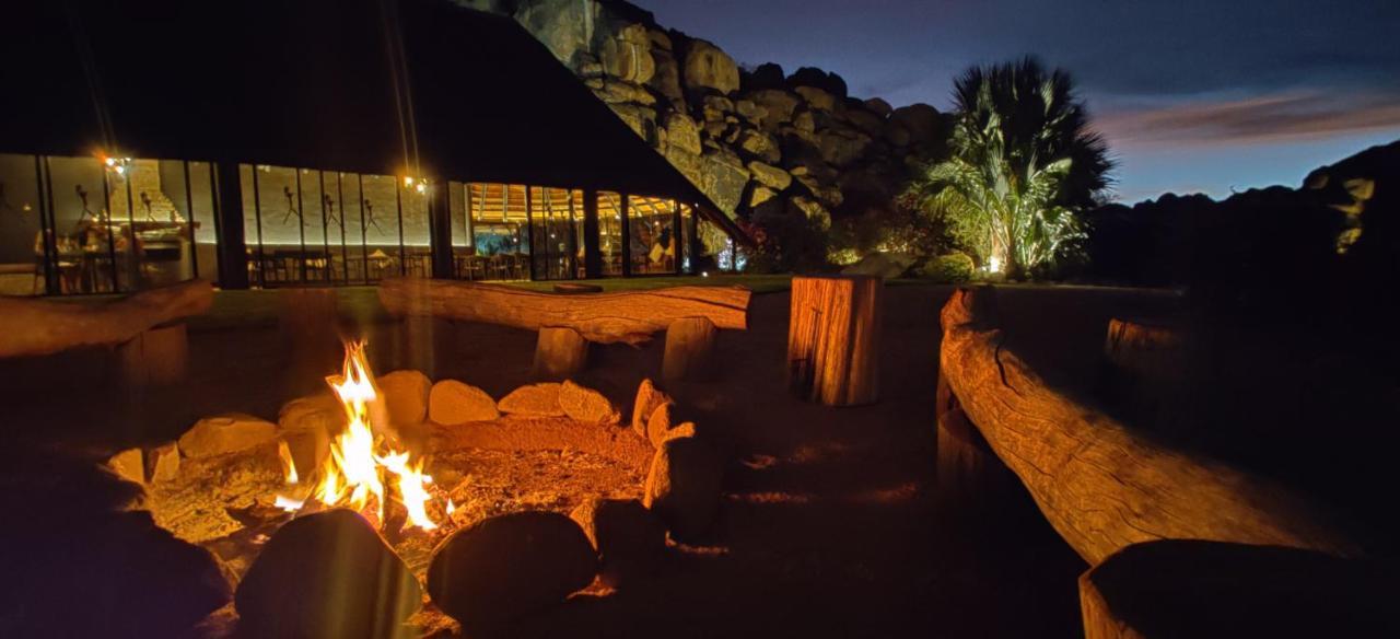Ai Aiba - The Rock Painting Lodge Omaruru Exterior photo