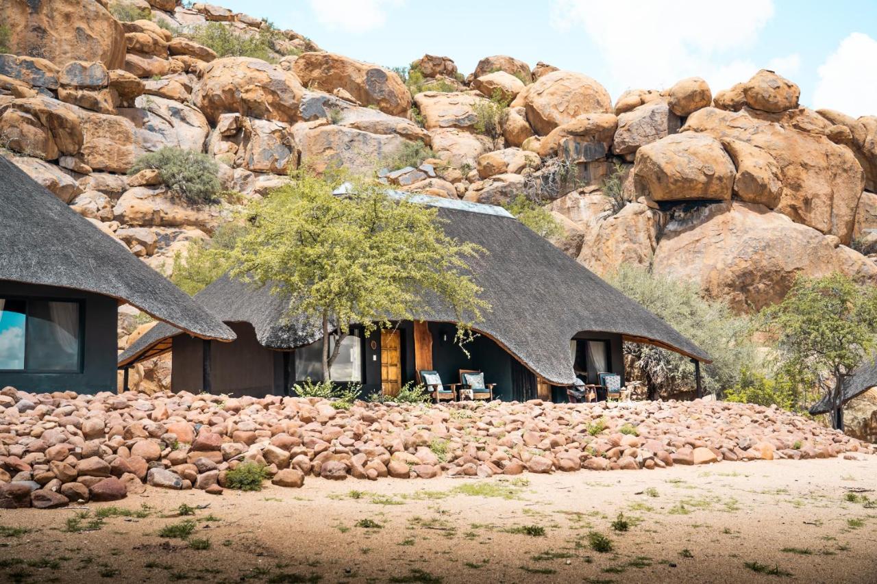 Ai Aiba - The Rock Painting Lodge Omaruru Exterior photo