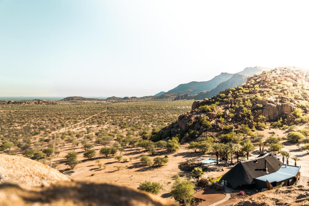 Ai Aiba - The Rock Painting Lodge Omaruru Exterior photo