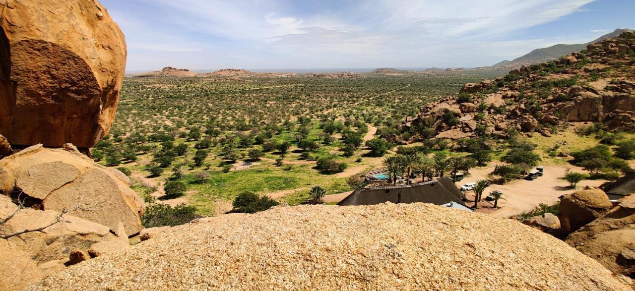 Ai Aiba - The Rock Painting Lodge Omaruru Exterior photo