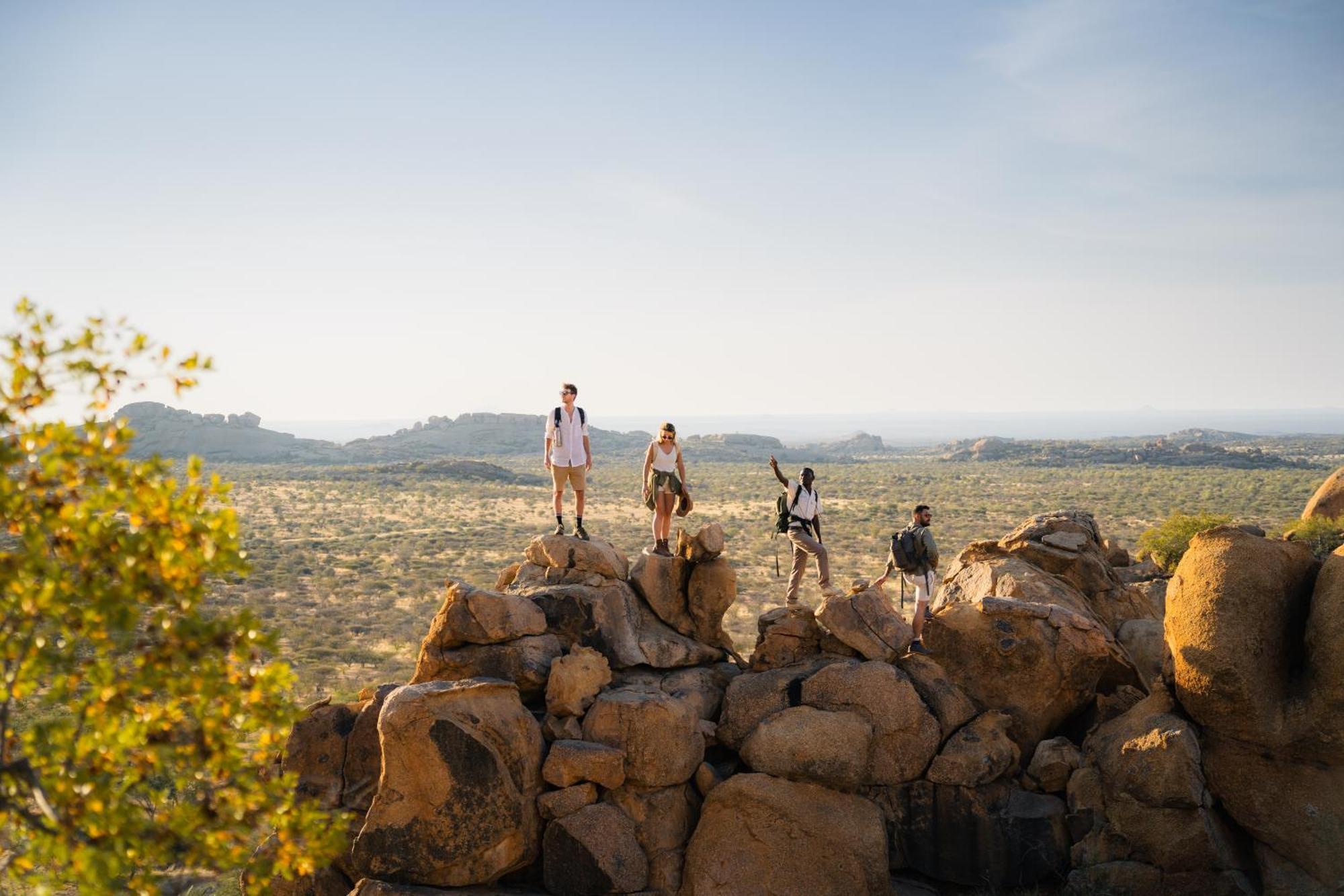Ai Aiba - The Rock Painting Lodge Omaruru Exterior photo