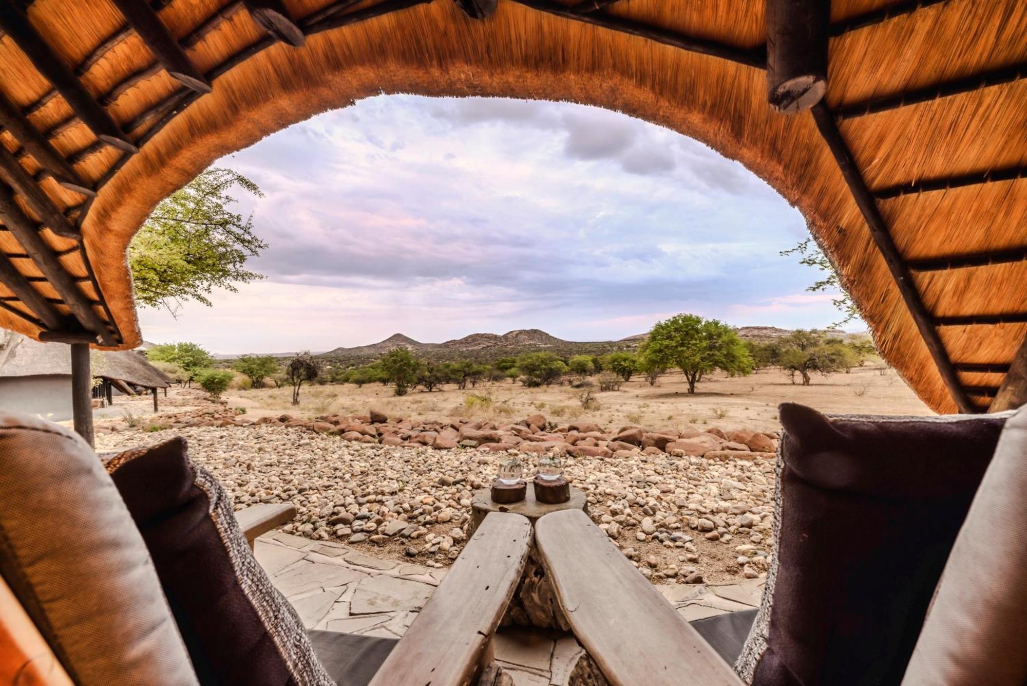 Ai Aiba - The Rock Painting Lodge Omaruru Exterior photo
