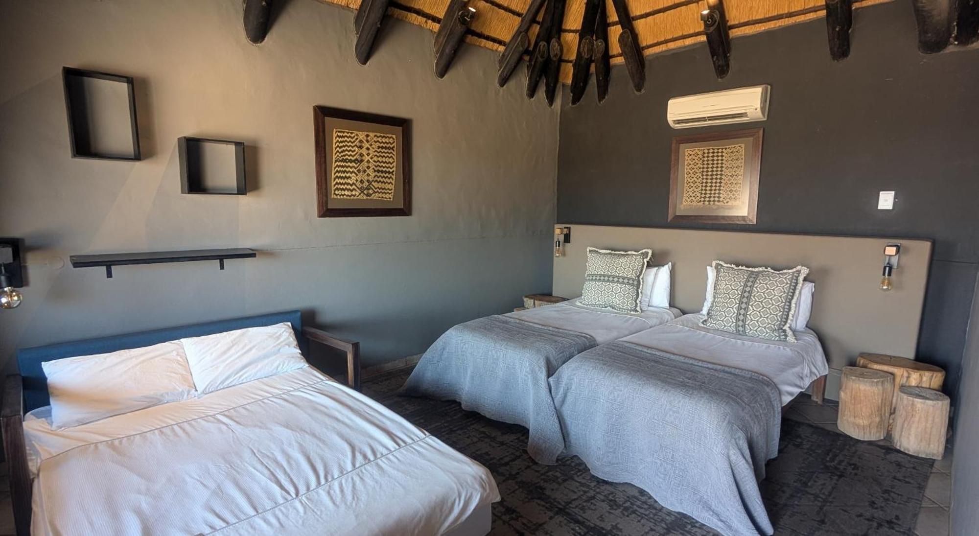 Ai Aiba - The Rock Painting Lodge Omaruru Exterior photo
