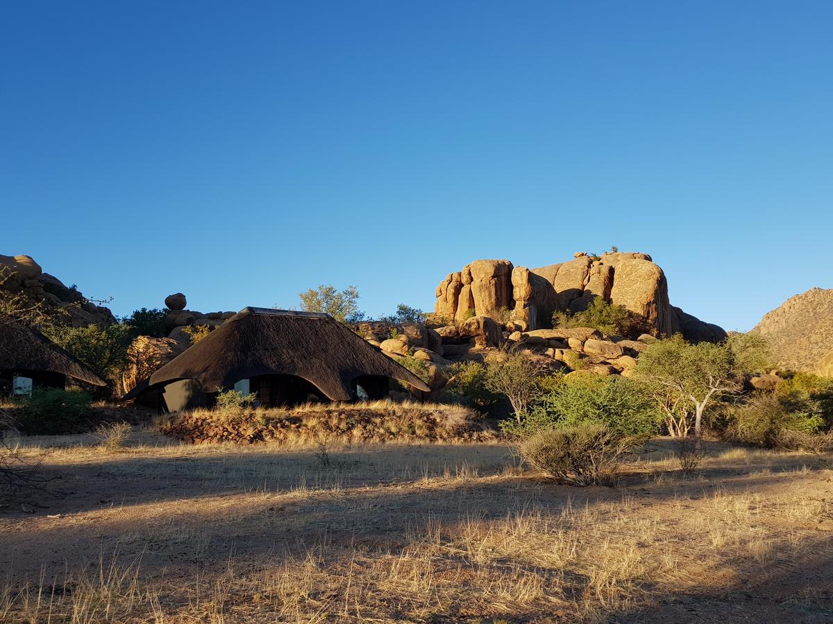 Ai Aiba - The Rock Painting Lodge Omaruru Exterior photo